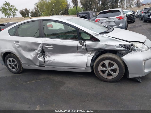 Toyota Prius Three 2015 JTDKN3DU6F0473175 Image 6