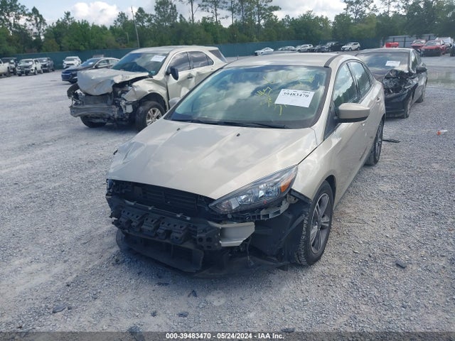 Ford FOCUS SE 2018 1FADP3FE6JL228155 Image 2