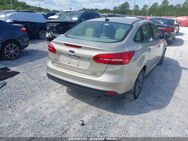 Ford FOCUS SE 2018 1FADP3FE6JL228155 Image 4
