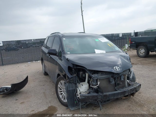 Toyota Sienna Xle 8 Passenger 2017 5TDYZ3DC0HS877594 main image