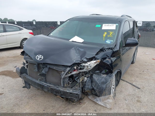 Toyota Sienna Xle 8 Passenger 2017 5TDYZ3DC0HS877594 Image 2