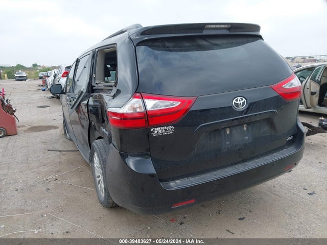 Toyota Sienna Xle 8 Passenger 2017 5TDYZ3DC0HS877594 Image 3