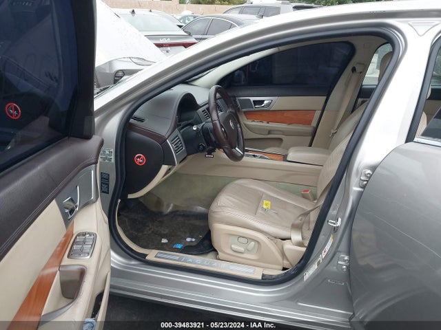 2010 JAGUAR XF SAJWA0FA7AHR58127 Photo 4