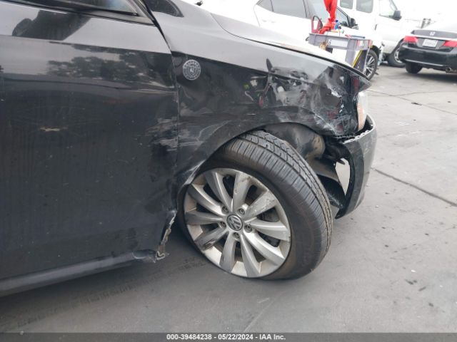 1VWAT7A35FC005227 Volkswagen Passat 1.8t Wolfsburg Edition