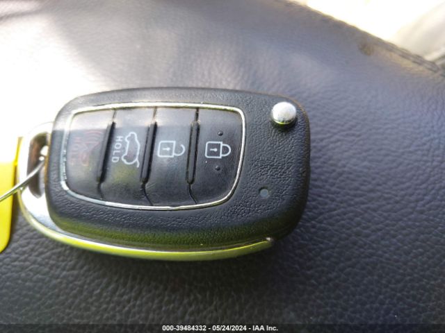 KM8SM4HF5HU220375 Hyundai Santa Fe Se