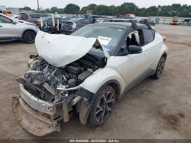 Toyota C-HR XLE 2020 JTNKHMBX6L1078232 Image 2