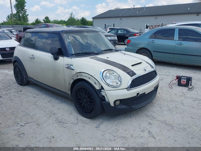 2010 MINI COOPER S WMWMF7C56ATZ70027 Photo 0