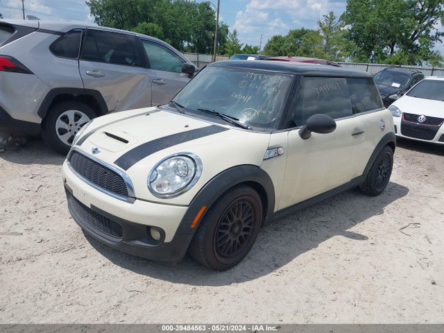 2010 MINI COOPER S WMWMF7C56ATZ70027 Photo 1