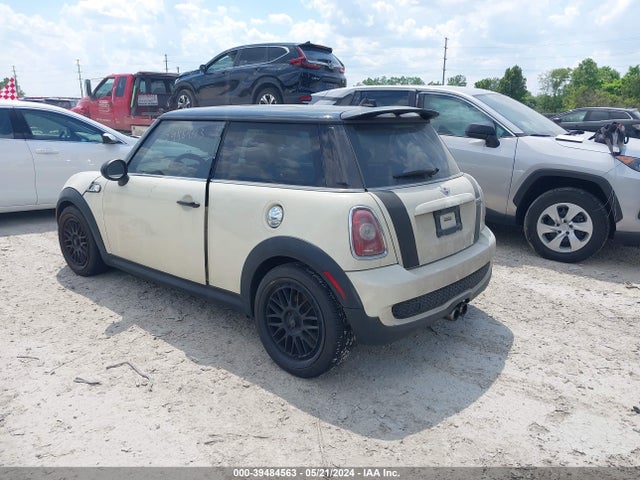 2010 MINI COOPER S WMWMF7C56ATZ70027 Photo 2