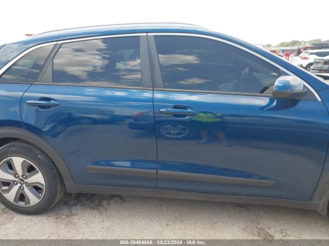 KNDCB3LCXK5334590 KIA NIRO LX