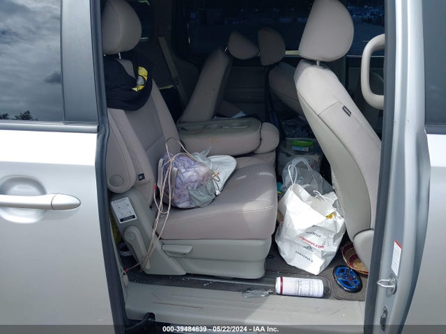 KIA SEDONA LX 2017 KNDMB5C13H6242352 Image 8