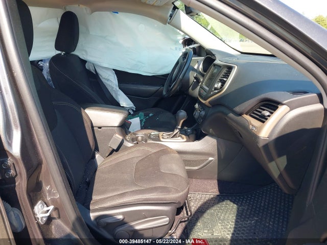 1C4PJMCS3HW529693 Jeep Cherokee Latitude 4x4