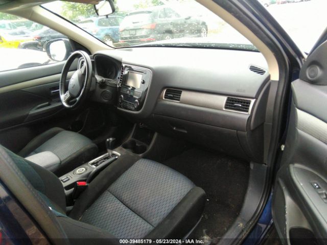 JA4AZ3A33EZ013942 Mitsubishi Outlander Se