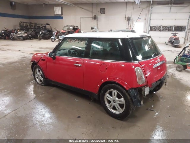 2006 MINI COOPER WMWRC33596TK64992 Photo 2