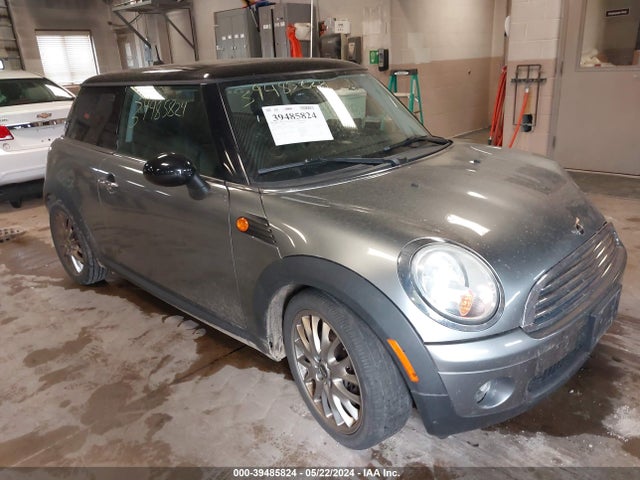 2010 MINI COOPER WMWMF3C51ATZ23030 Photo 0
