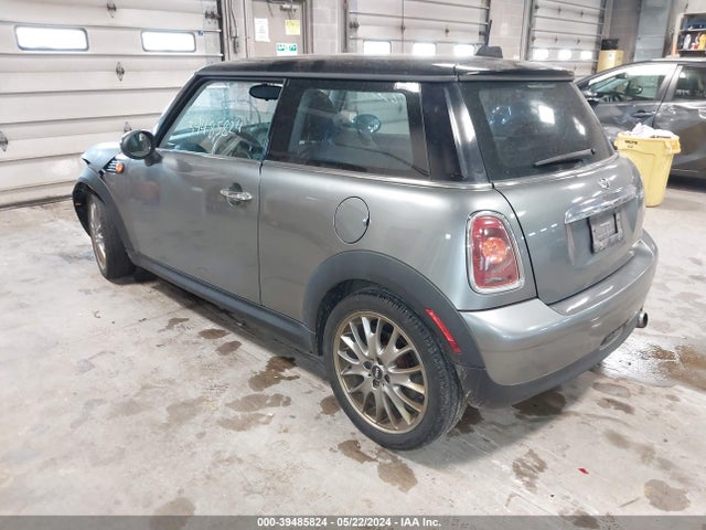 2010 MINI COOPER WMWMF3C51ATZ23030 Photo 2