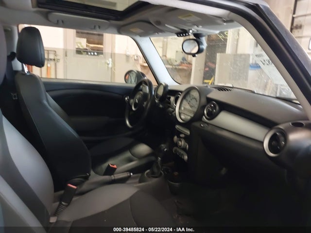 2010 MINI COOPER WMWMF3C51ATZ23030 Photo 4