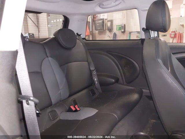 2010 MINI COOPER WMWMF3C51ATZ23030 Photo 7