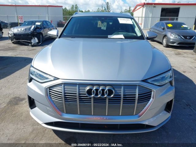 WA1AAAGE3NB024811 Audi E-tron Premium Quattro