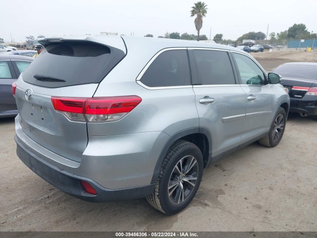 Toyota Highlander Le 2019 5TDZARFH8KS052224 Image 4