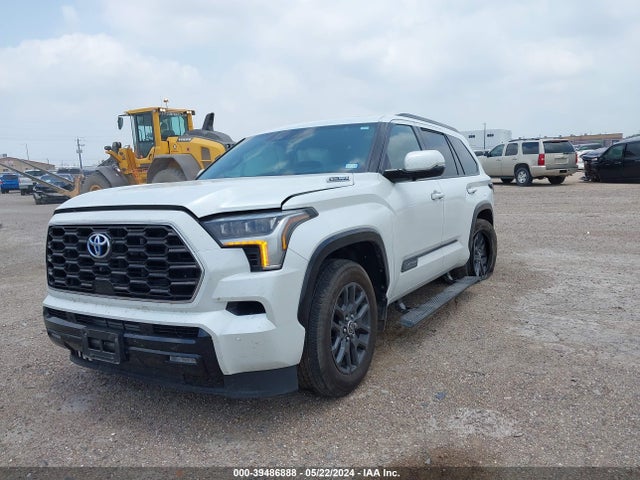 Toyota Sequoia Platinum 2023 7SVAAABA2PX017421 Image 2