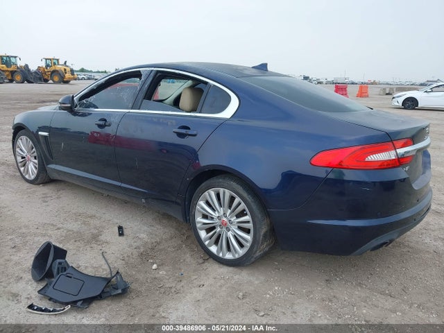 2015 JAGUAR XF SAJWA0FS8FPU57785 Photo 2