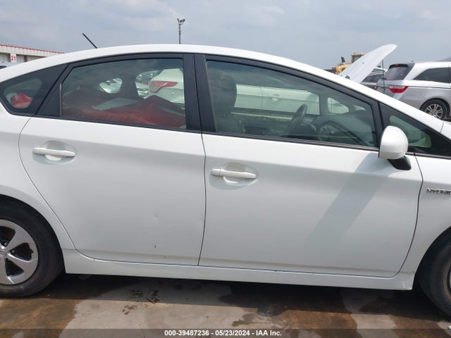 Toyota Prius Two 2015 JTDKN3DU4F1945223 Image 14
