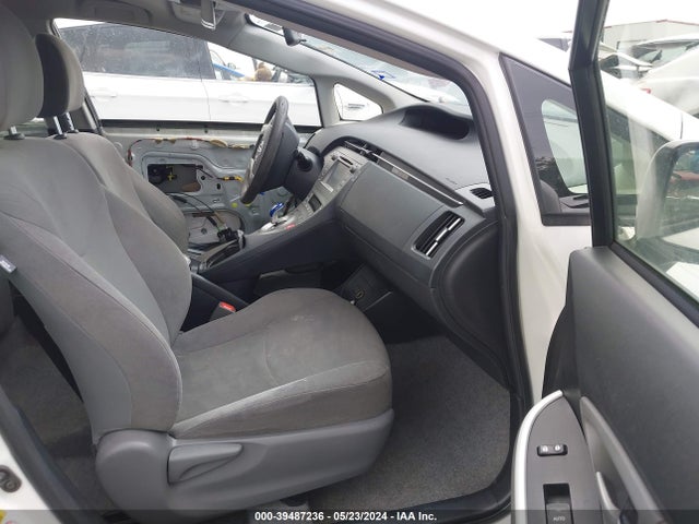 Toyota Prius Two 2015 JTDKN3DU4F1945223 Image 5