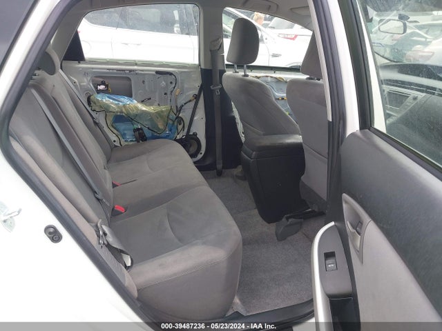 Toyota Prius Two 2015 JTDKN3DU4F1945223 Image 8