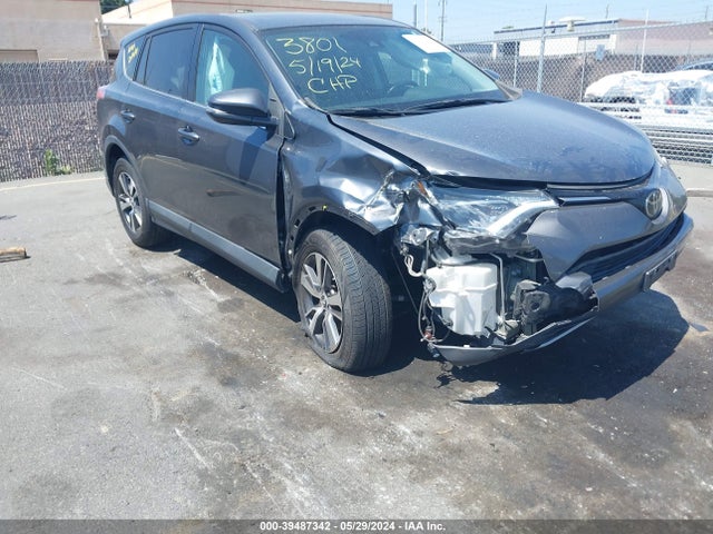Toyota Rav4 Xle 2018 2T3WFREV4JW484091 zdjęcie główne