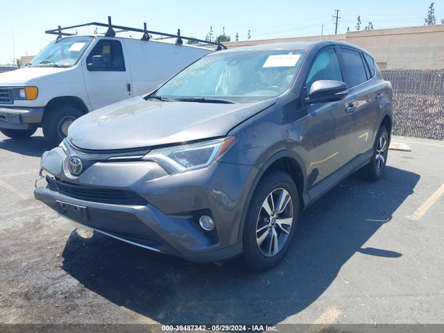 Toyota Rav4 Xle 2018 2T3WFREV4JW484091 Image 2