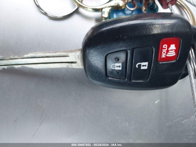 Toyota COROLLA LE 2018 5YFBURHE9JP800160 Image 11