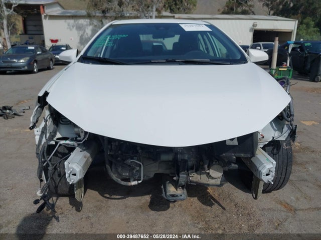 Toyota COROLLA LE 2018 5YFBURHE9JP800160 Image 12
