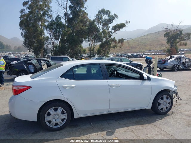 Toyota COROLLA LE 2018 5YFBURHE9JP800160 Image 13