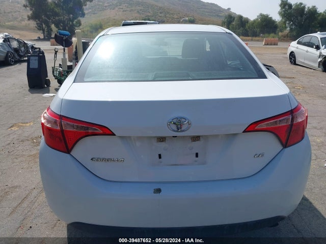Toyota COROLLA LE 2018 5YFBURHE9JP800160 Image 16