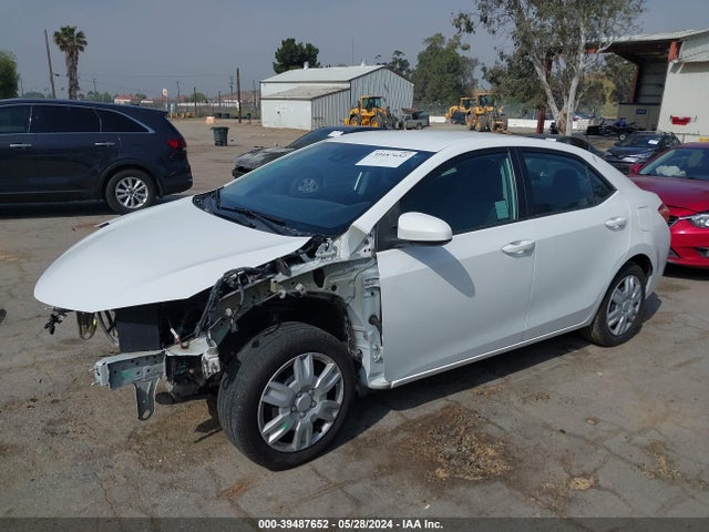 Toyota COROLLA LE 2018 5YFBURHE9JP800160 Image 2