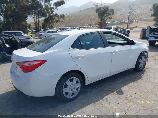 Toyota COROLLA LE 2018 5YFBURHE9JP800160 Image 4