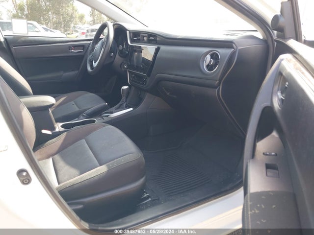Toyota COROLLA LE 2018 5YFBURHE9JP800160 Image 5