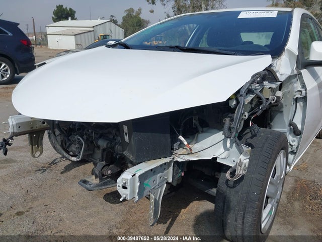 Toyota COROLLA LE 2018 5YFBURHE9JP800160 Image 6