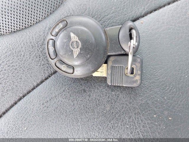 2010 MINI COOPER S WMWMF7C50ATZ70556 Photo 10