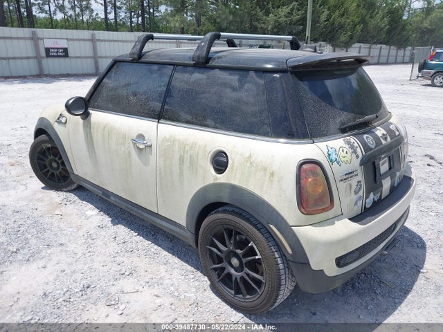 2010 MINI COOPER S WMWMF7C50ATZ70556 Photo 2