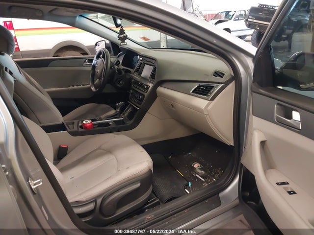 Hyundai SONATA SE 2017 5NPE24AF5HH559553 Image 8