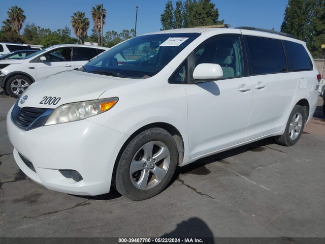 Toyota Sienna Le V6 8 Passenger 2014 5TDKK3DC6ES445517 Image 2
