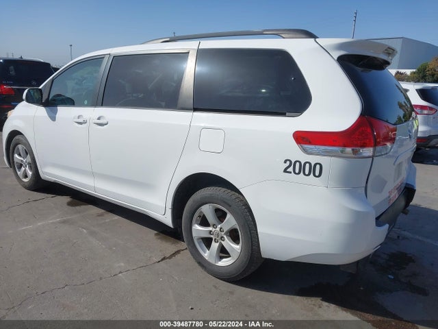 Toyota Sienna Le V6 8 Passenger 2014 5TDKK3DC6ES445517 Image 3