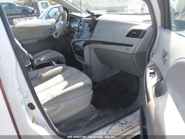 Toyota Sienna Le V6 8 Passenger 2014 5TDKK3DC6ES445517 Image 5