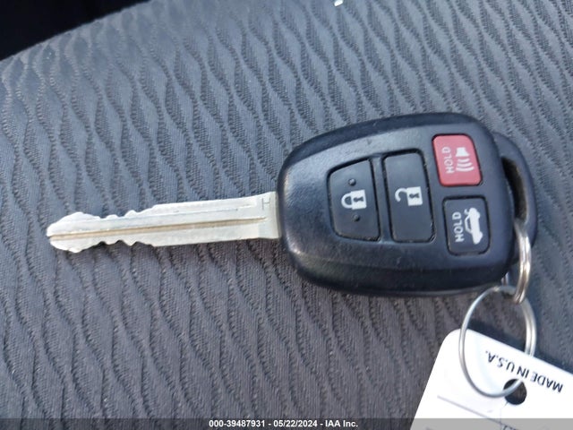 Toyota COROLLA LE 2018 5YFBURHE2JP843089 Image 11