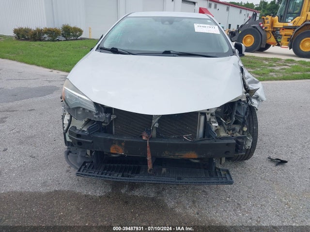 Toyota COROLLA LE 2018 5YFBURHE2JP843089 Image 12