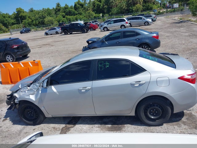 Toyota COROLLA LE 2018 5YFBURHE2JP843089 Image 14