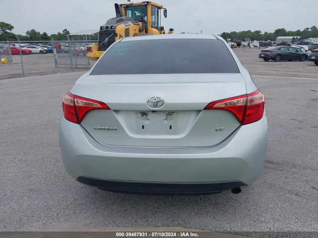 Toyota COROLLA LE 2018 5YFBURHE2JP843089 Image 16