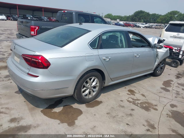 1VWAT7A33HC022479 Volkswagen Passat 1.8t S